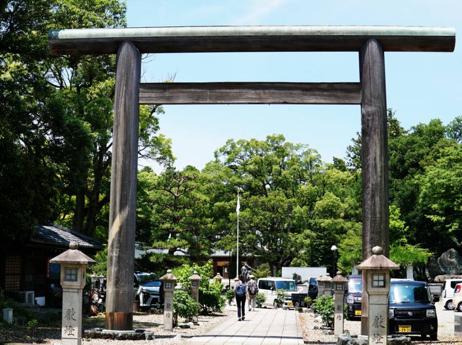 護国神社で「近江美食ガーデン 」