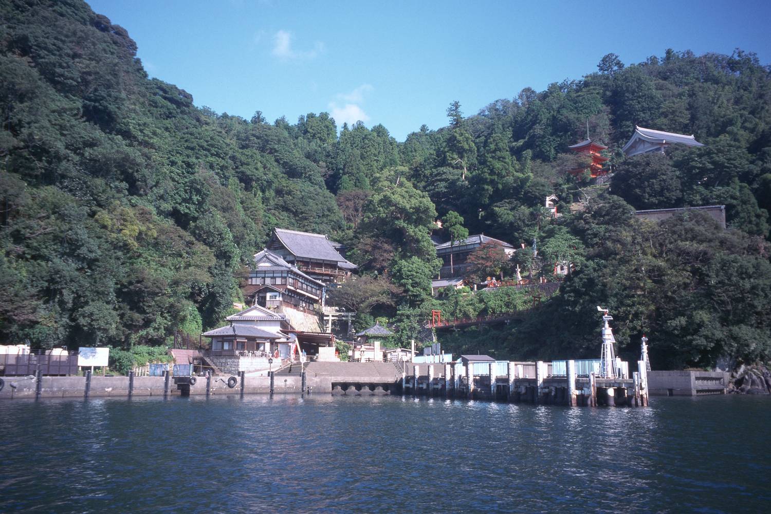 竹生島（長浜・米原を楽しむ観光情報サイトより）