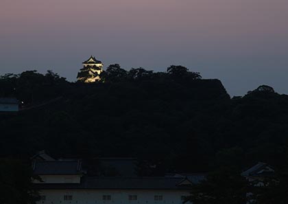 彦根城天守を眺めながらゆらゆらと…